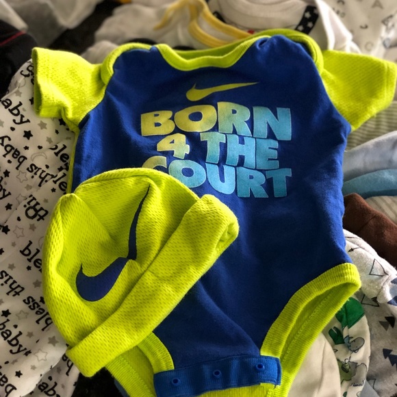 SOLD 40 piece lot baby clothing - Picture 6 of 6